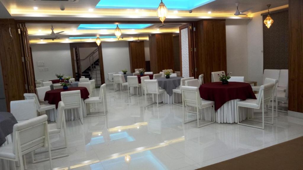 Alankrita Suites & Party Halls Мірут Екстер'єр фото