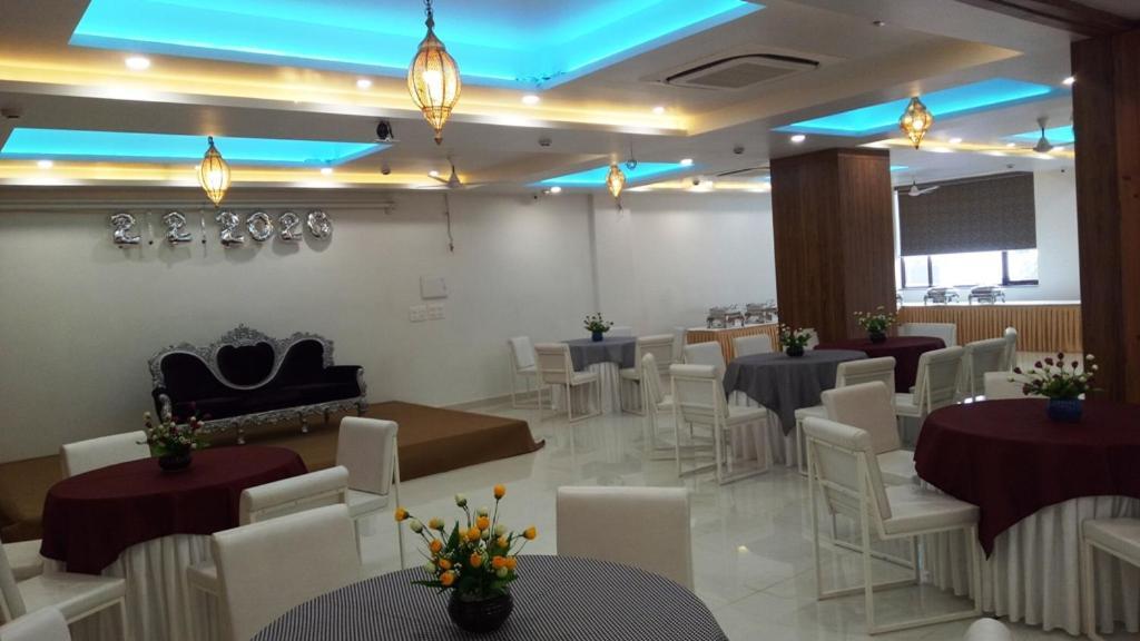 Alankrita Suites & Party Halls Мірут Екстер'єр фото