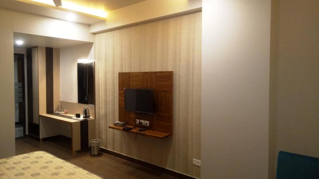 Alankrita Suites & Party Halls Мірут Екстер'єр фото