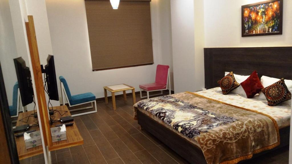 Alankrita Suites & Party Halls Мірут Екстер'єр фото