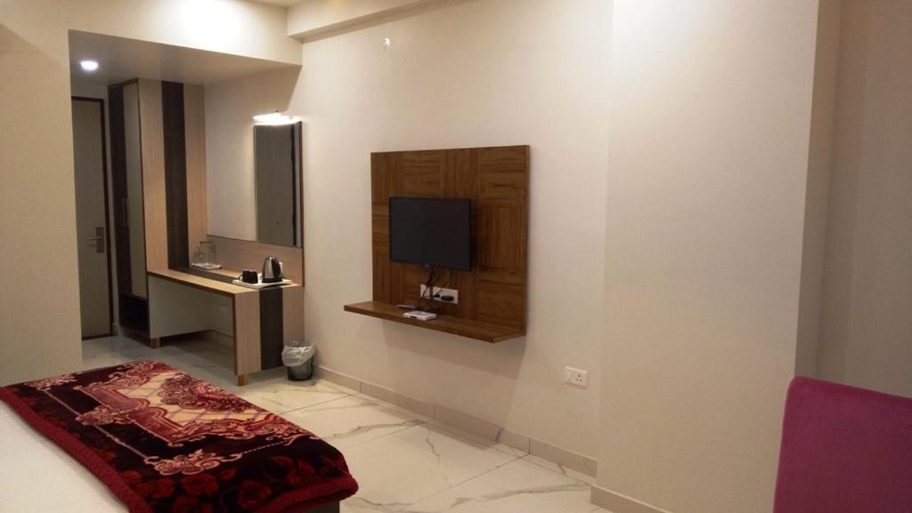 Alankrita Suites & Party Halls Мірут Екстер'єр фото